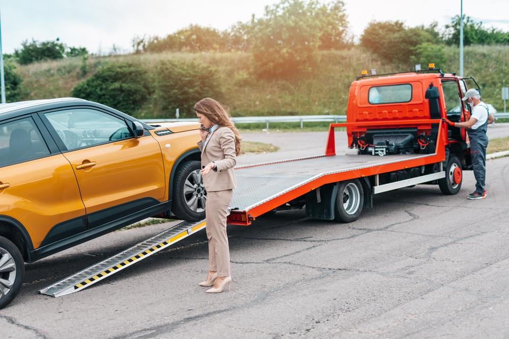 Glen Rose towing truck providing roadside assistance